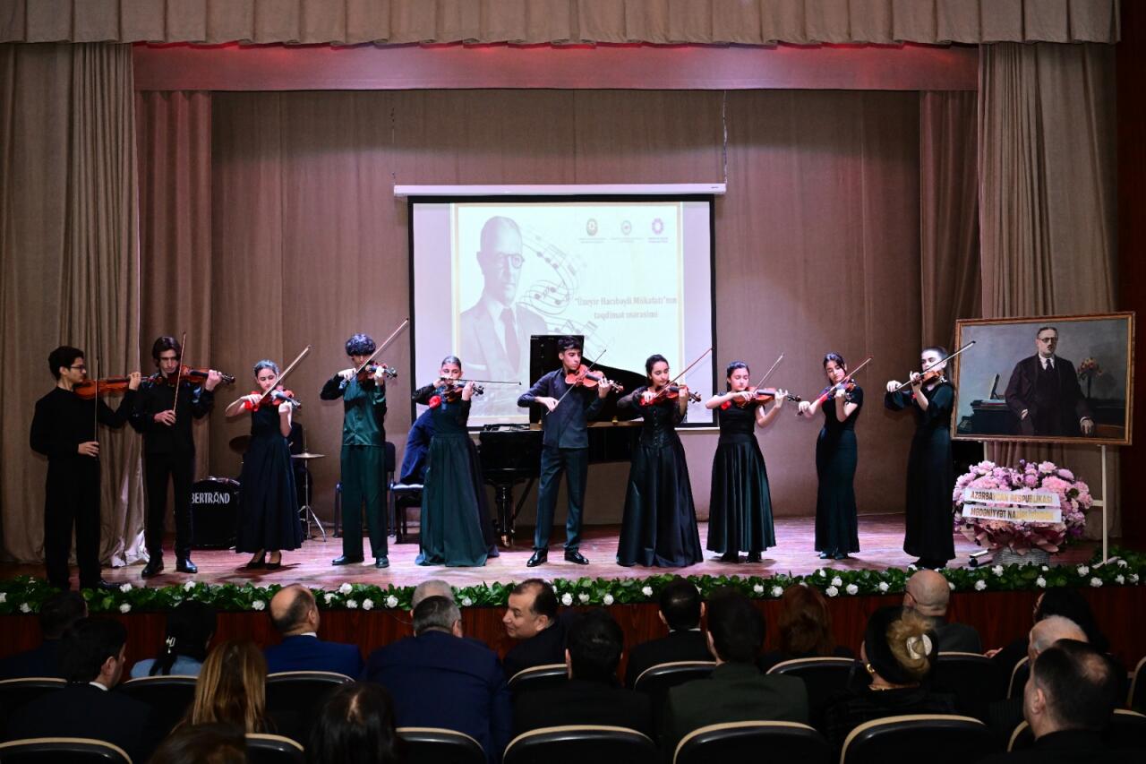 В Баку состоялась церемония награждения лауреатов премии имени Узеира Гаджибейли