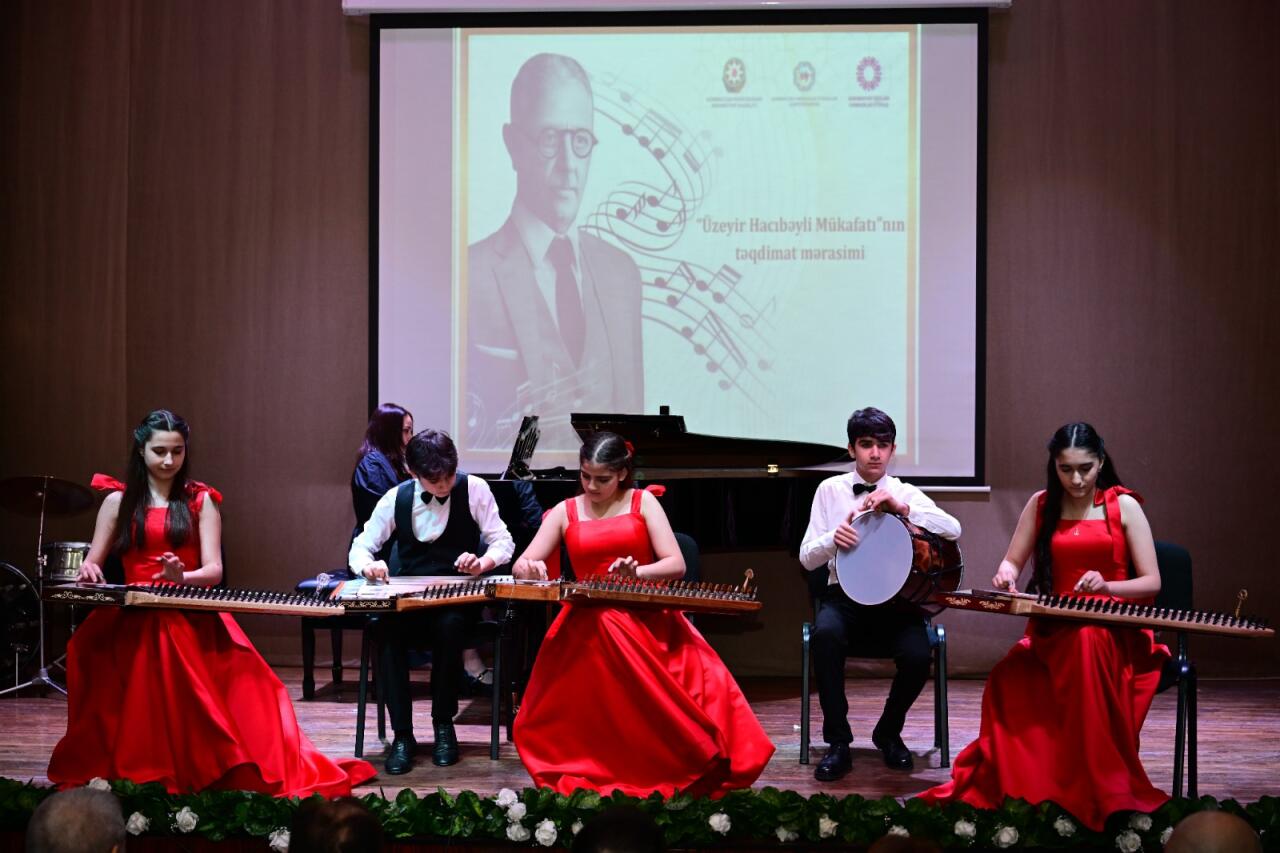 В Баку состоялась церемония награждения лауреатов премии имени Узеира Гаджибейли