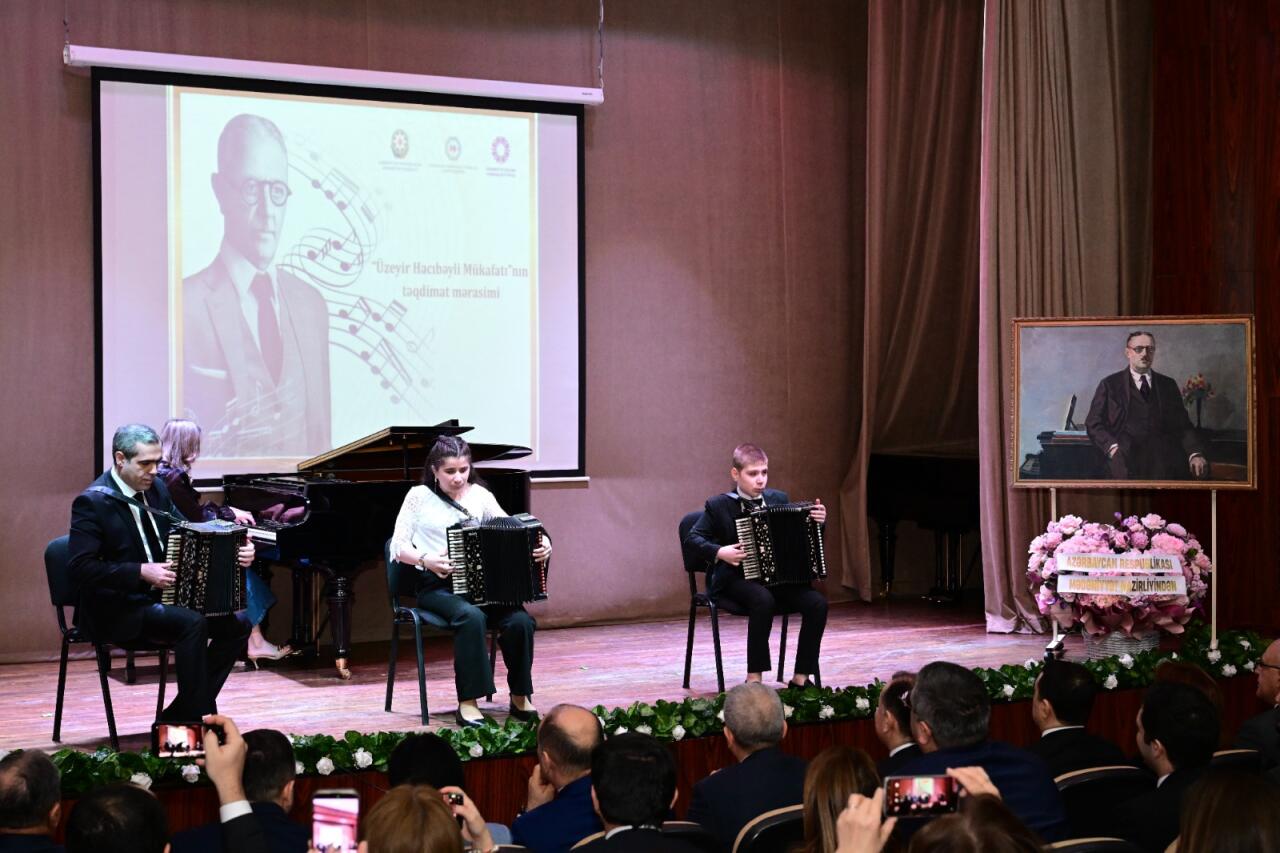 В Баку состоялась церемония награждения лауреатов премии имени Узеира Гаджибейли