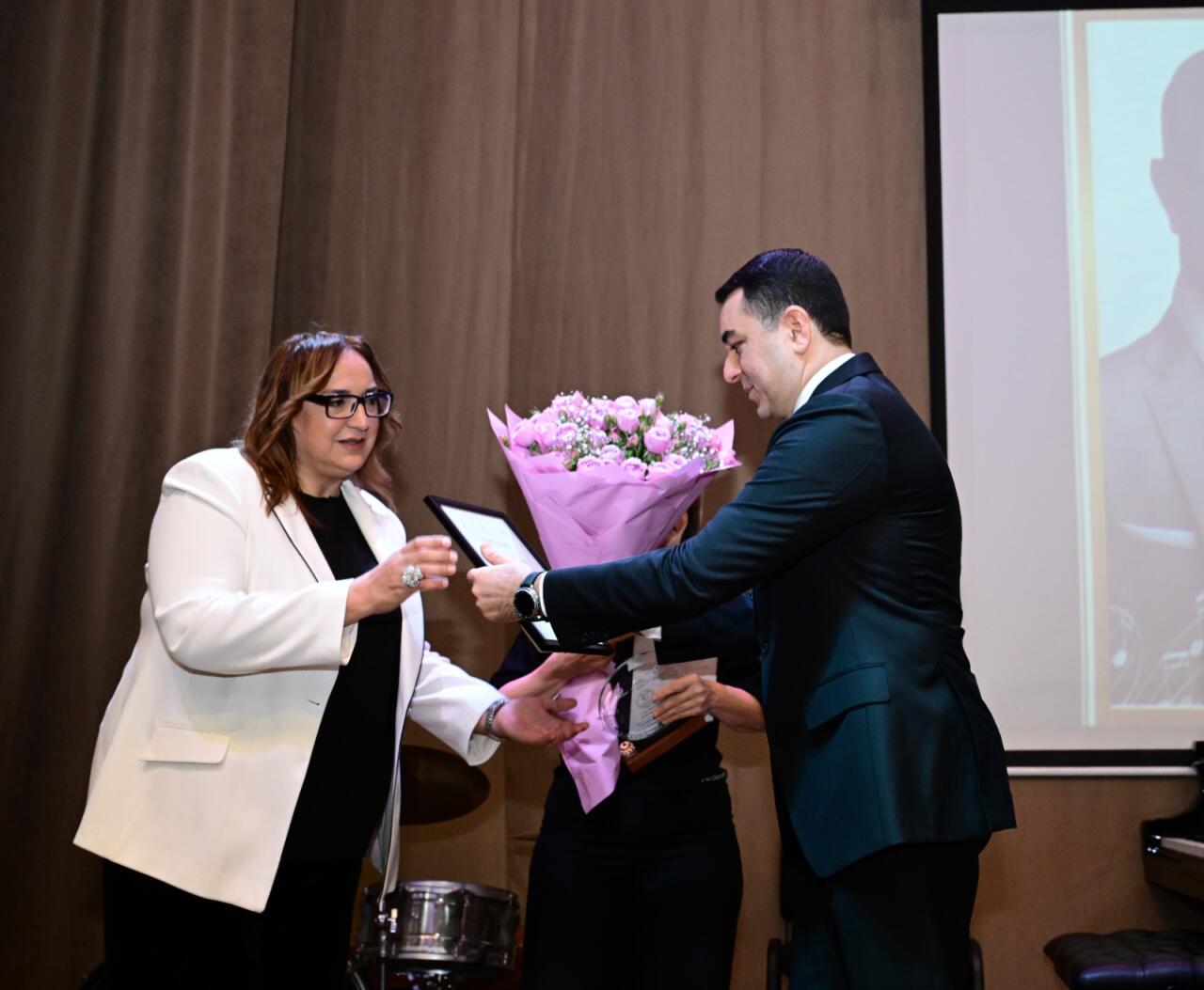 В Баку состоялась церемония награждения лауреатов премии имени Узеира Гаджибейли