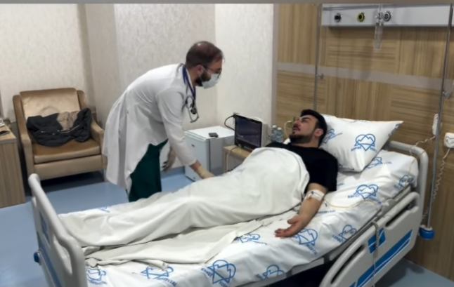 Известный азербайджанский телеведущий попал в больницу