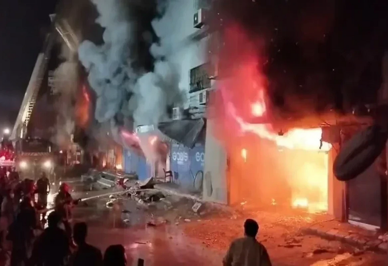 Растет число жертв крупного пожара в Пакистане