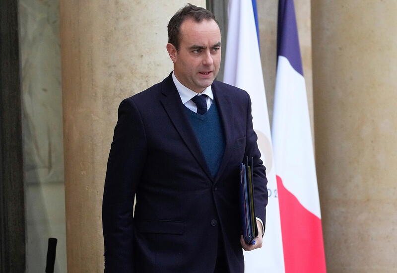 Парламент Франции отклонил резолюцию о недоверии кабмину республики