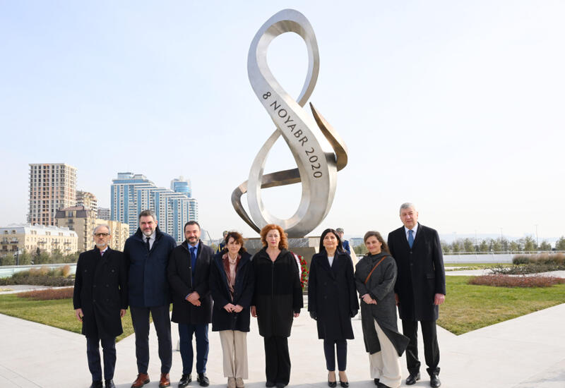 Fransina Armenqol Sosias Bakıda Zəfər parkını ziyarət etdi