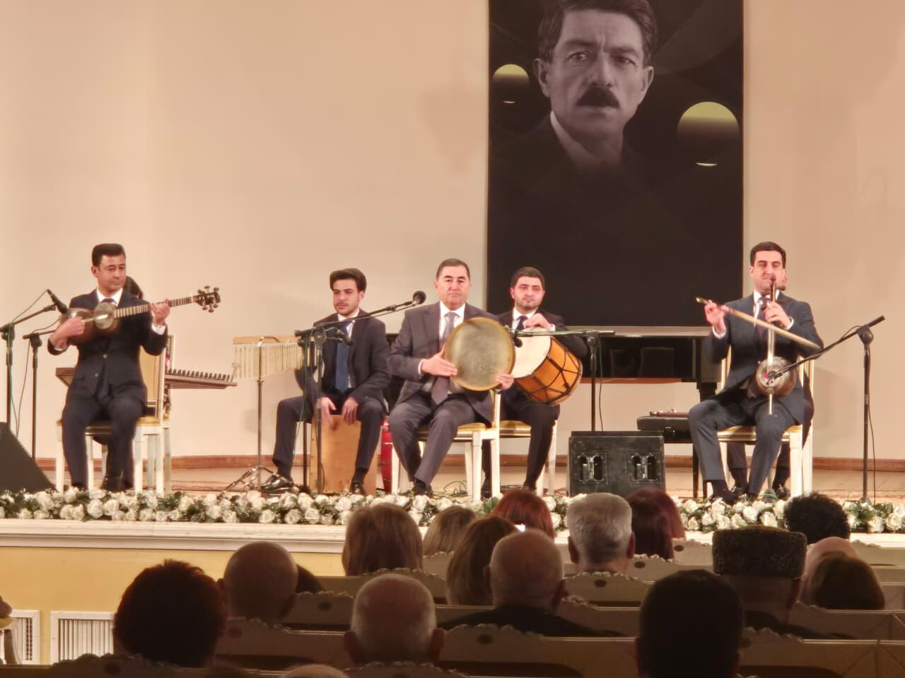 Литературно-музыкальный вечер памяти Алиага Вахида прошел с аншлагом