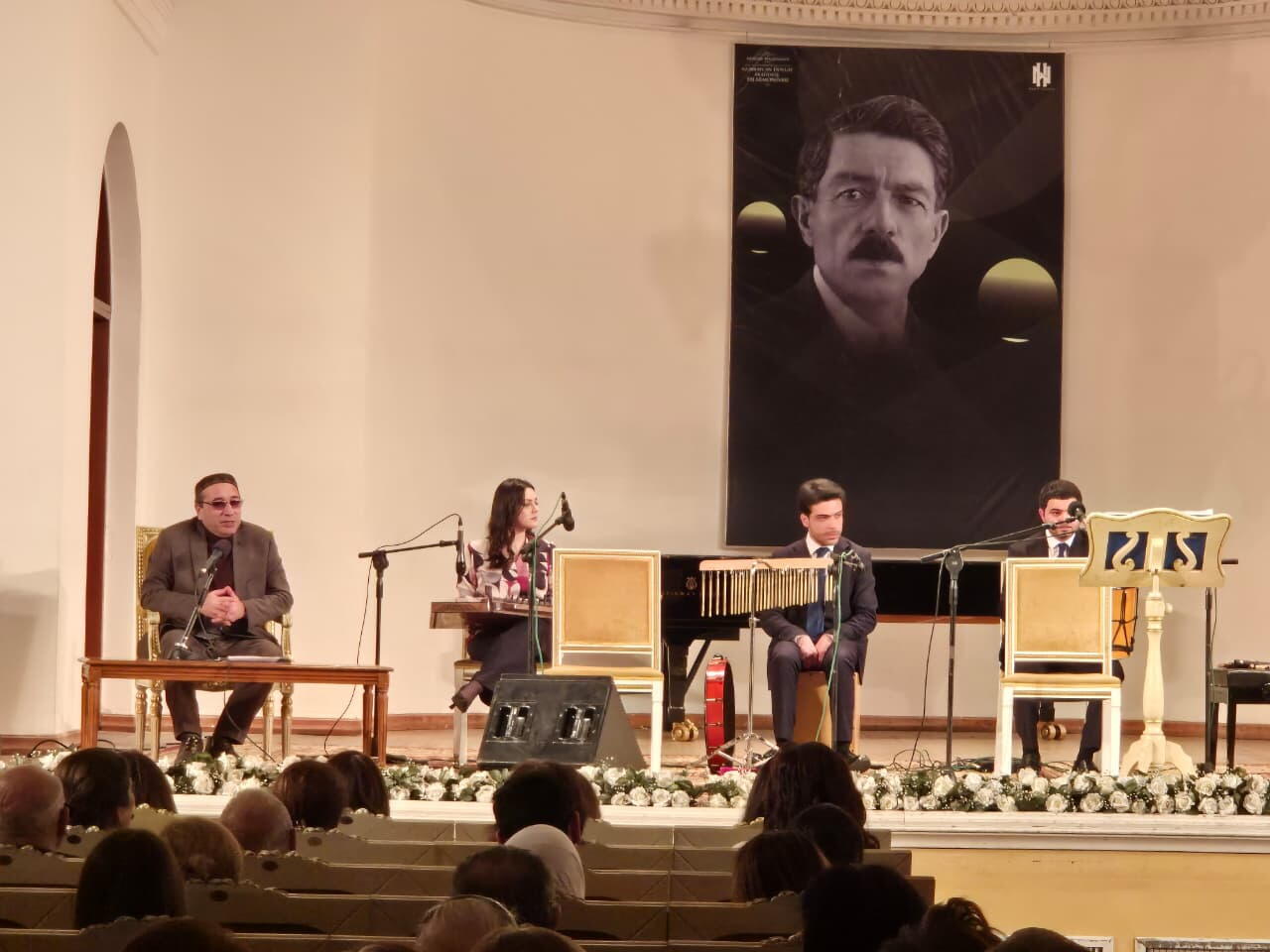 Литературно-музыкальный вечер памяти Алиага Вахида прошел с аншлагом