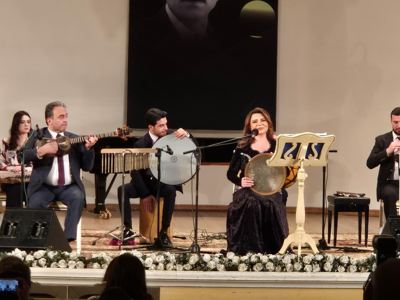 Литературно-музыкальный вечер памяти Алиага Вахида прошел с аншлагом