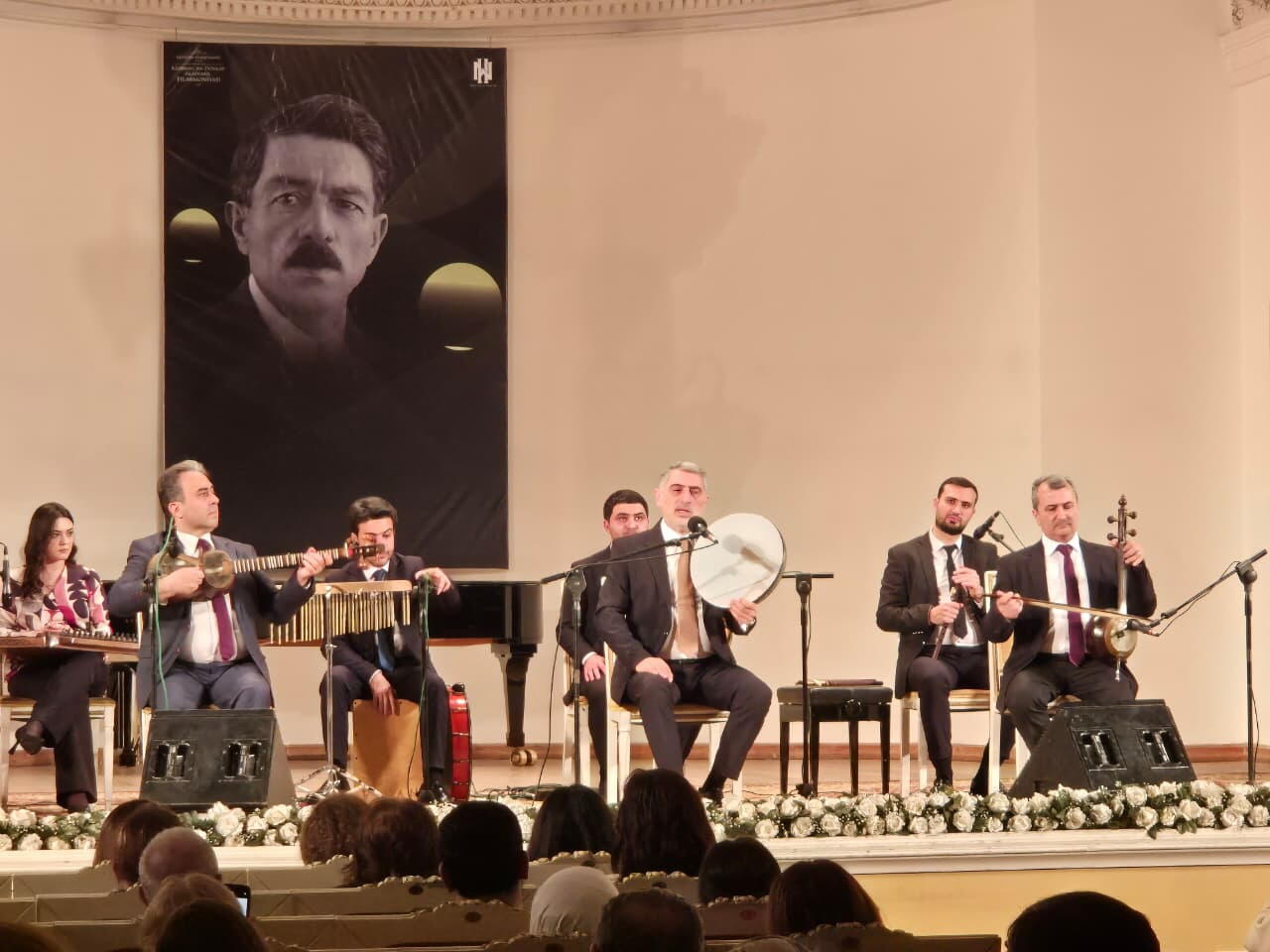 Литературно-музыкальный вечер памяти Алиага Вахида прошел с аншлагом