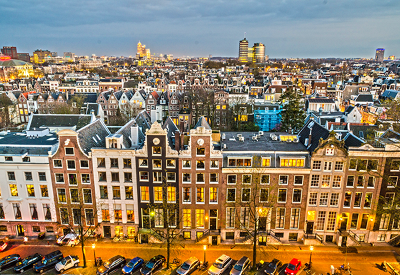 Центр Амстердама объявили зоной повышенной опасности
