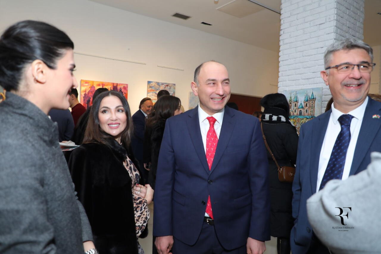 В Баку открылась выставка "Вдохновленный Чехией" по итогам творческого воркшопа