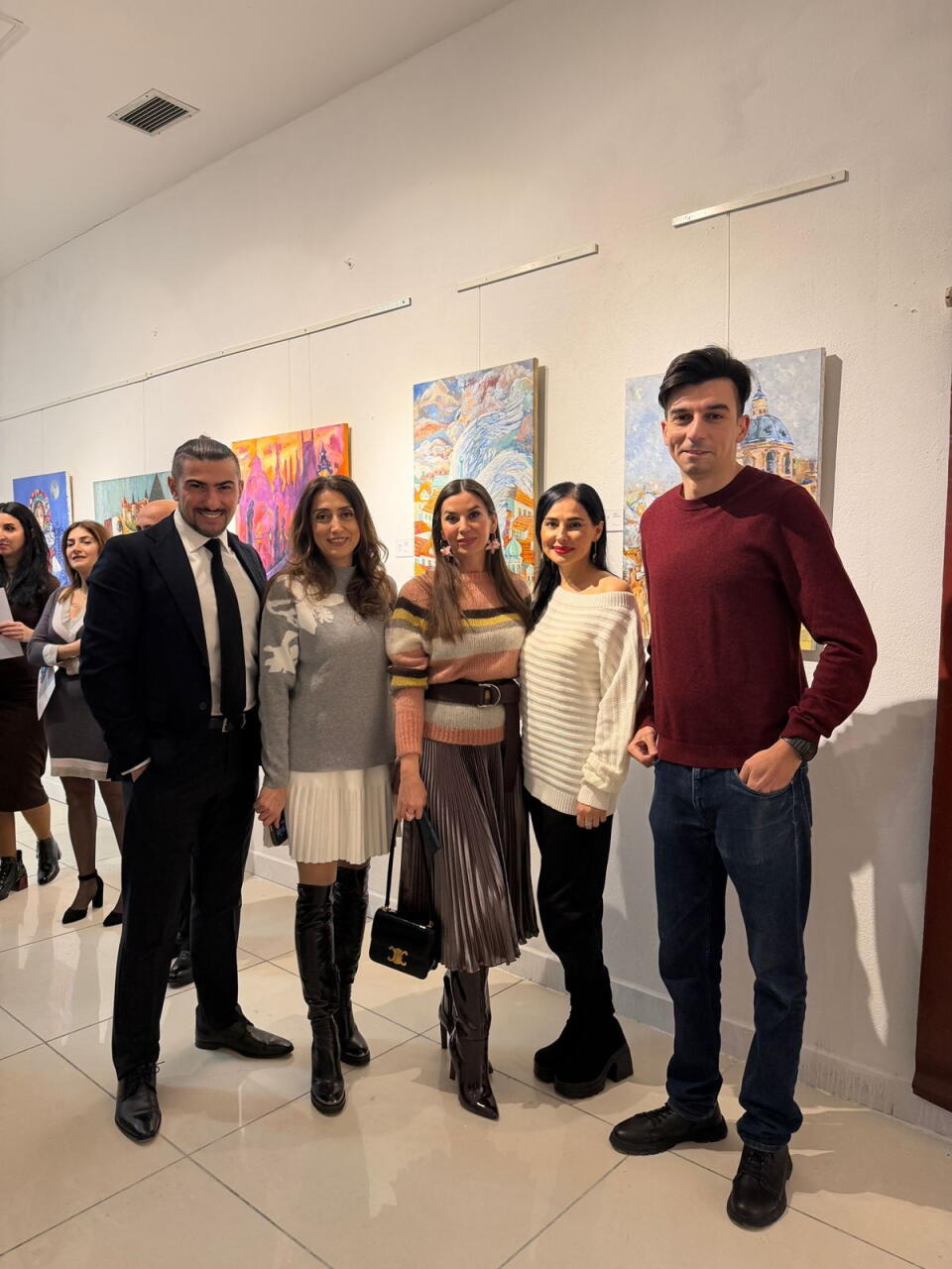 В Баку открылась выставка "Вдохновленный Чехией" по итогам творческого воркшопа