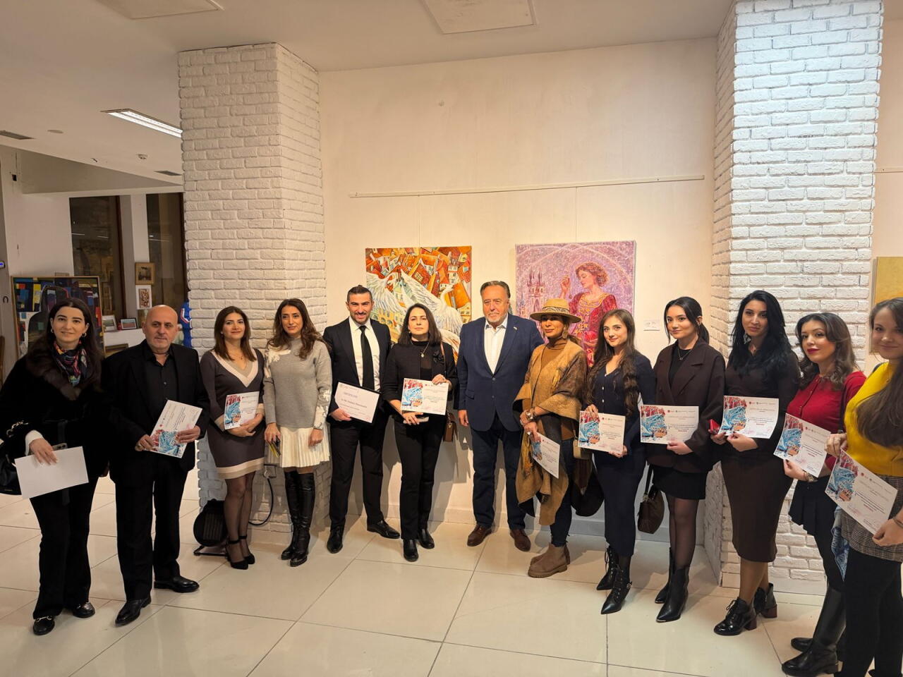 В Баку открылась выставка "Вдохновленный Чехией" по итогам творческого воркшопа
