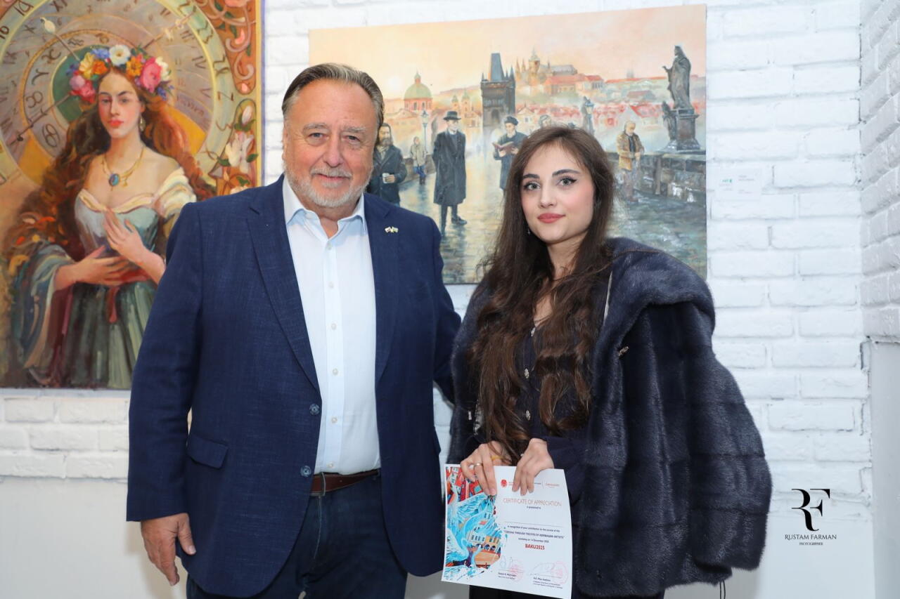 В Баку открылась выставка "Вдохновленный Чехией" по итогам творческого воркшопа