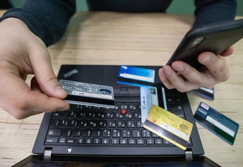 В Баку задержан подозреваемый в краже денег с банковской карты