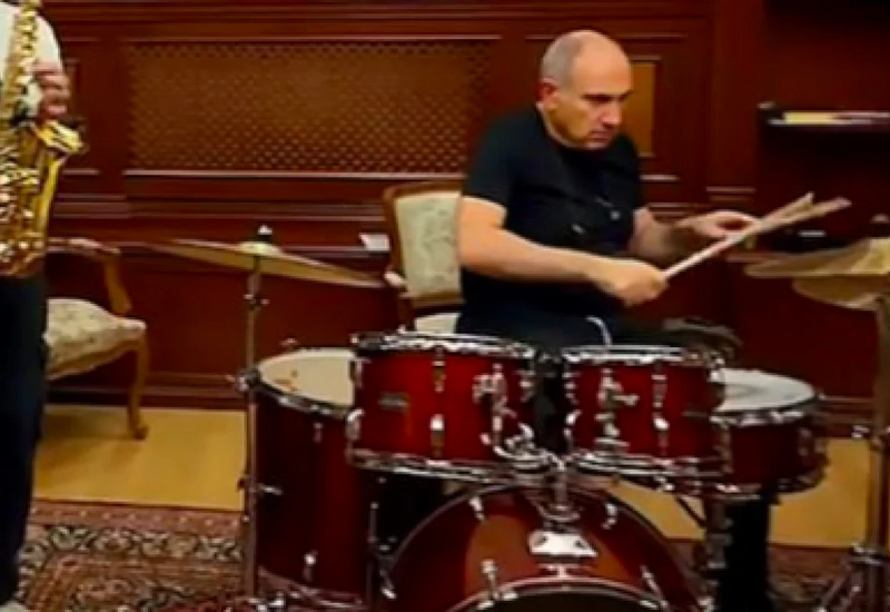 Пашинян создал собственную музыкальную группу