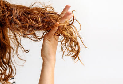 Стилисты рассказали, как ухаживать за кудрявыми волосами