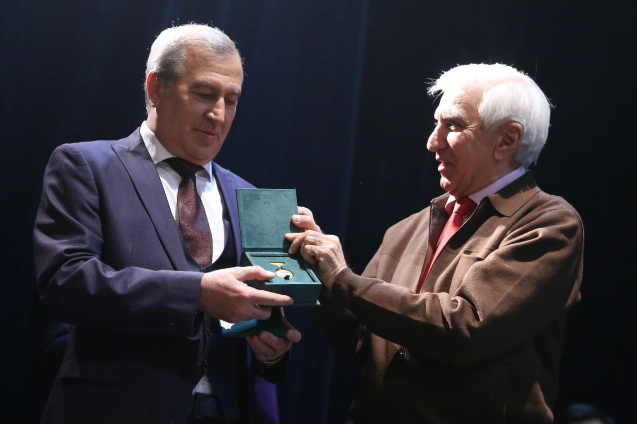 Сцена является его стихией - юбилей под светом рампы Адалята Абдулсамеда