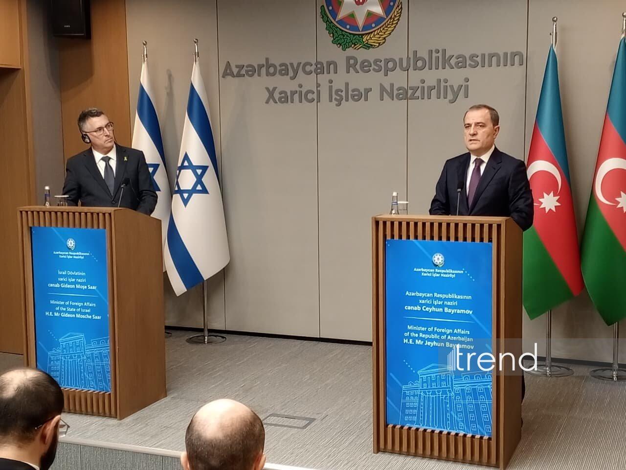 В Баку состоялся брифинг глав МИД Азербайджана и Израиля