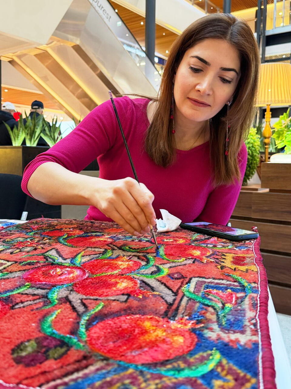 В Гяндже старые ковры превратили в яркие произведения искусства