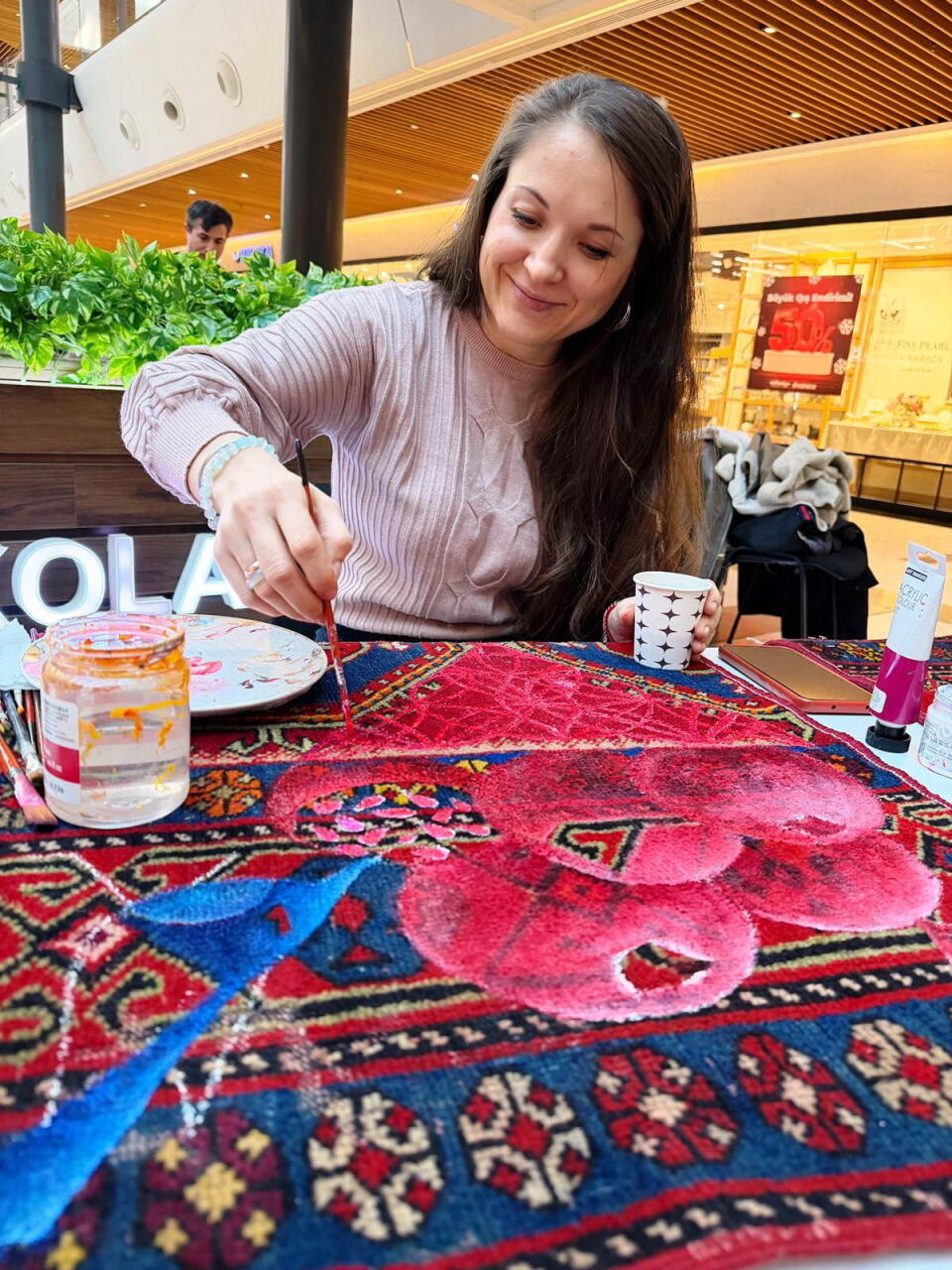 В Гяндже старые ковры превратили в яркие произведения искусства