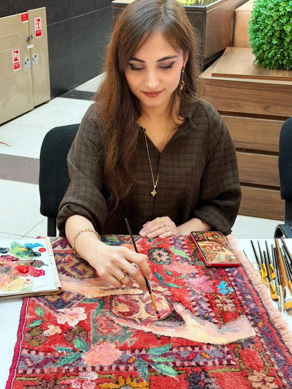 В Гяндже старые ковры превратили в яркие произведения искусства