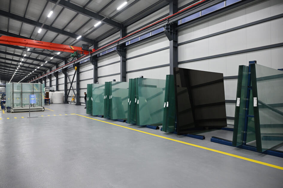 Президент Ильхам Алиев принял участие в открытии завода по производству зеркальных листов в Сумгайытском промышленном парке