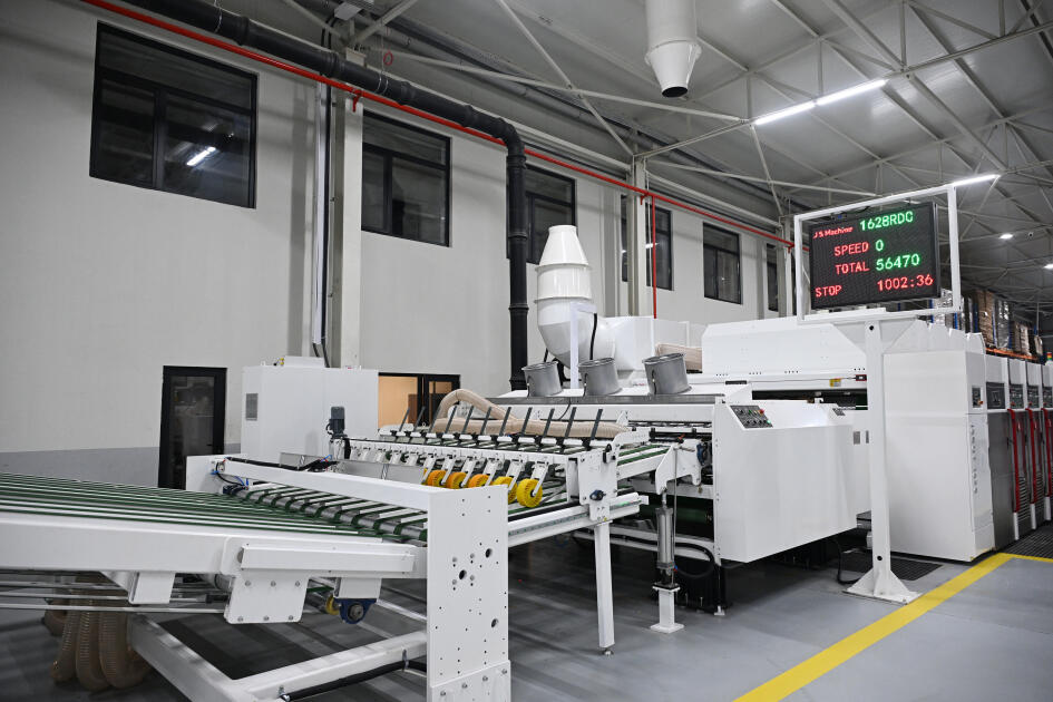 Президент Ильхам Алиев принял участие в открытии предприятия по производству картонной и коробочной тары в Сумгайытском промышленном парке