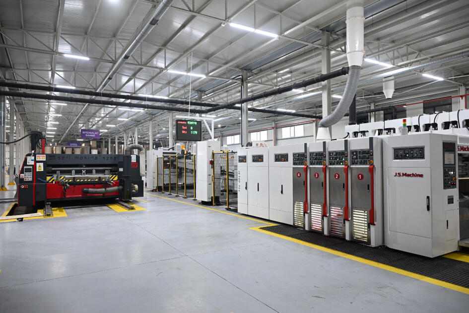 Президент Ильхам Алиев принял участие в открытии предприятия по производству картонной и коробочной тары в Сумгайытском промышленном парке