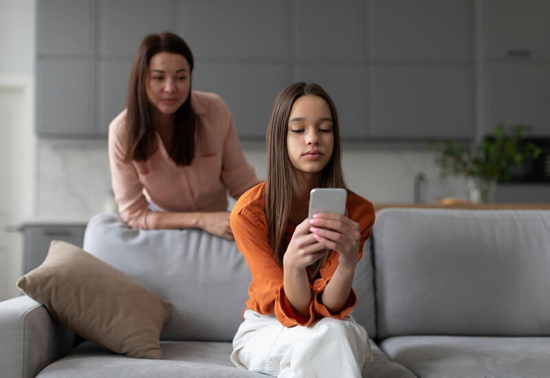 Во Франции одобрили запрет на соцсети для детей младше 15 лет