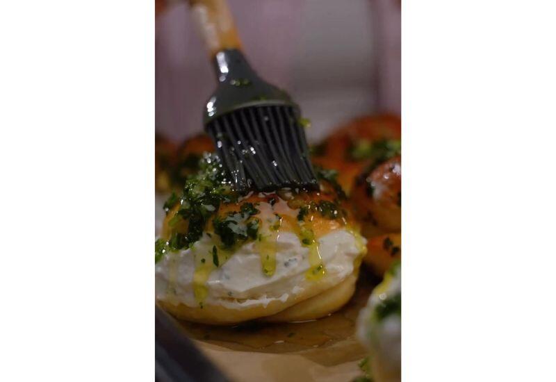 Рецепт чесночного хлеба от блогера Нармин