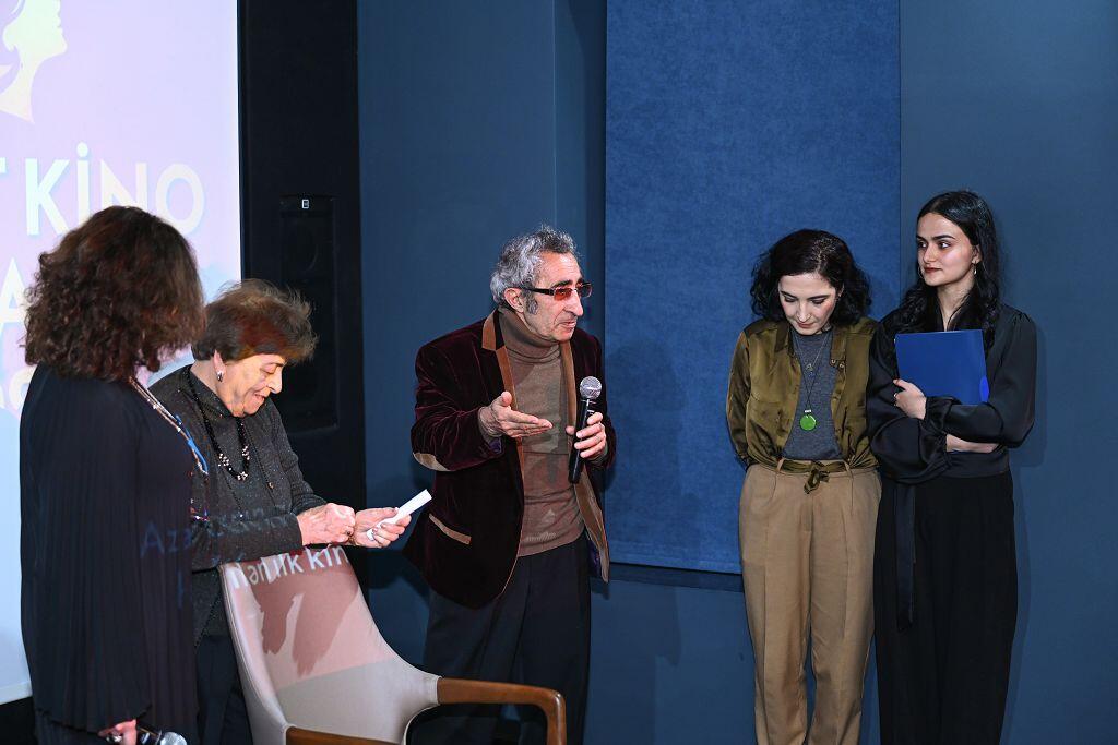 В Баку состоялась церемония вручения премии İzzət, учрежденной в поддержку женщин-кинематографистов