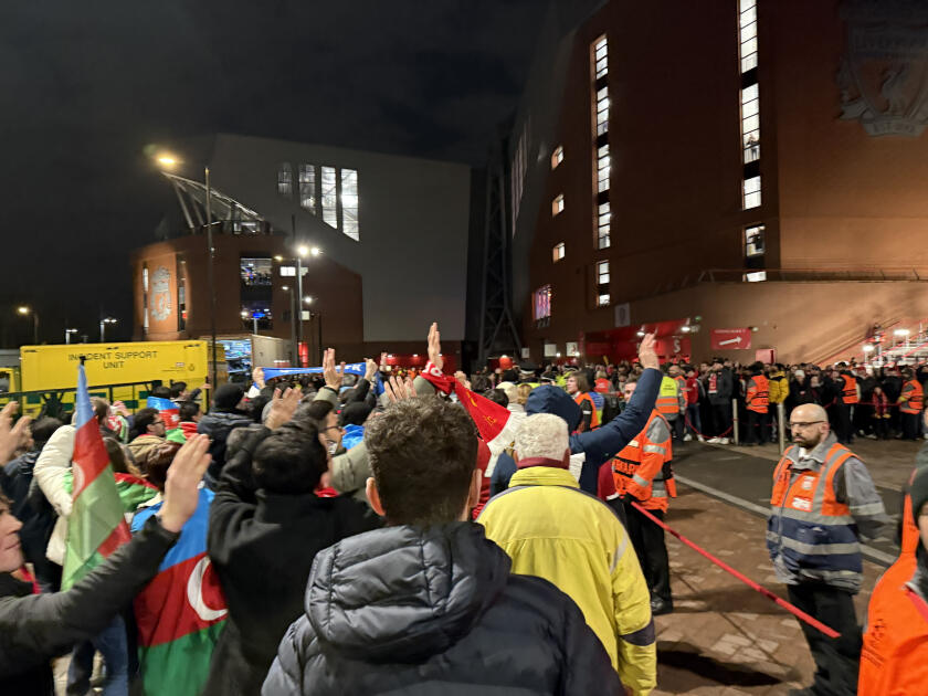 Фанаты "Карабаха" провели шествие в Ливерпуле