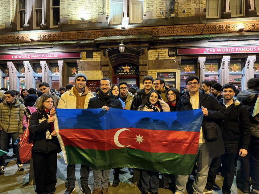 Фанаты "Карабаха" провели шествие в Ливерпуле
