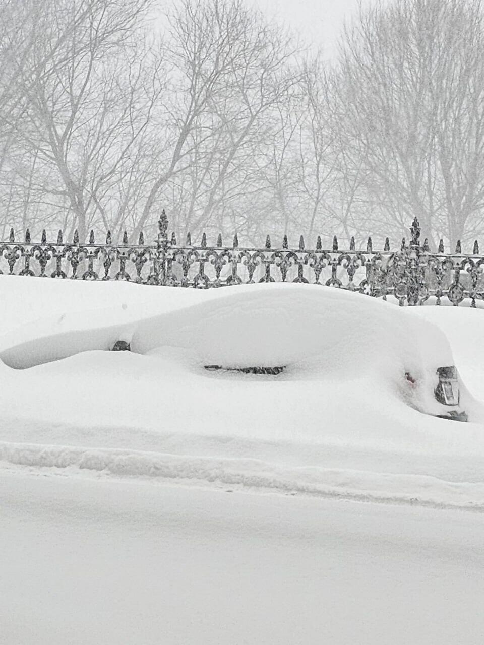 Сильнейшие снегопады в Канаде