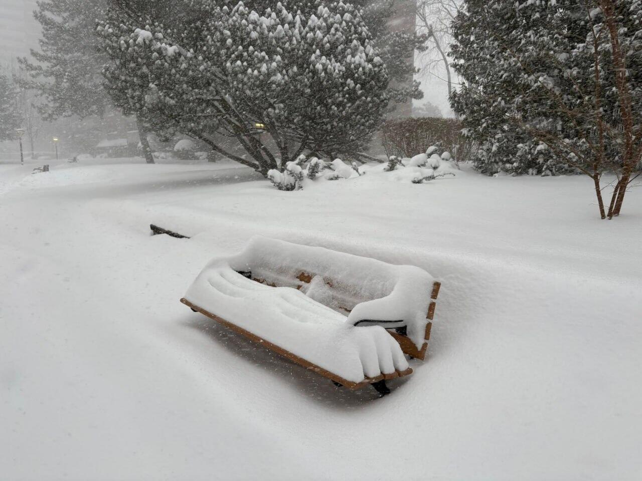 Сильнейшие снегопады в Канаде