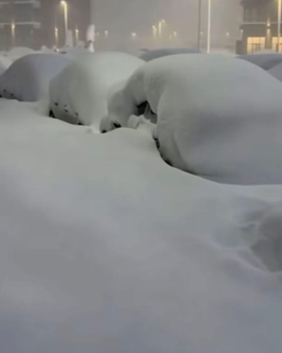 Сильнейшие снегопады в Канаде