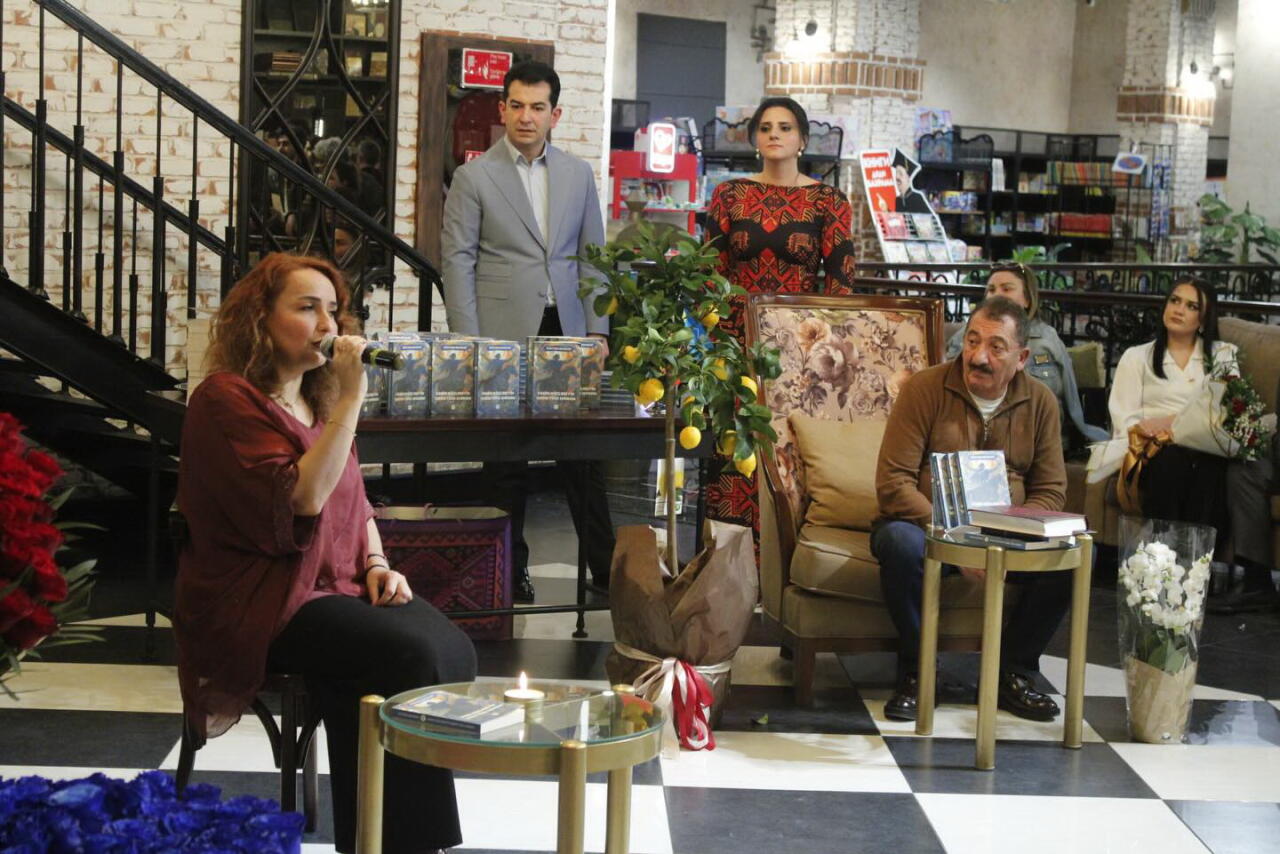 В Баку состоялась презентация новой книги азербайджанского поэта Рустама Бехруди