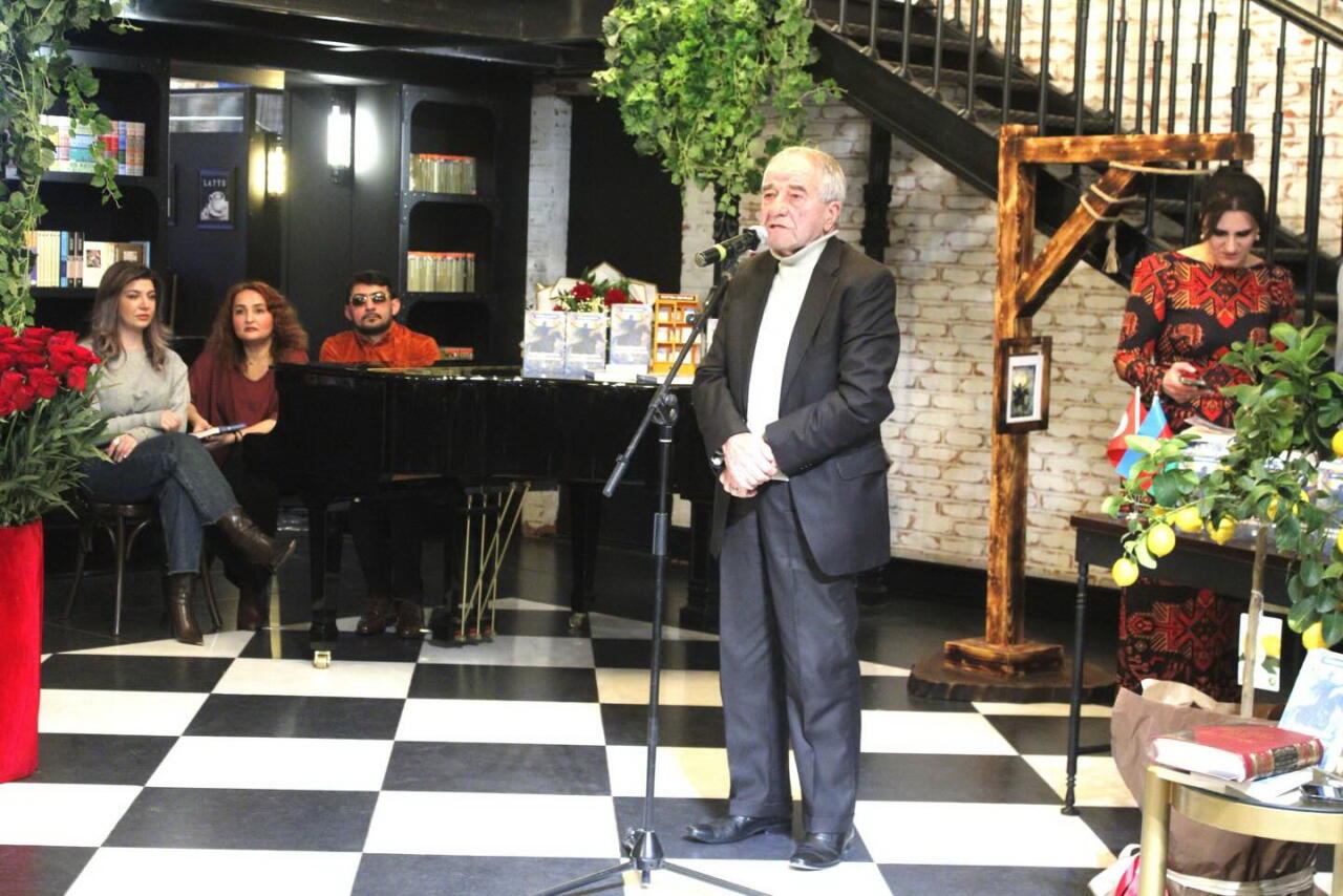 В Баку состоялась презентация новой книги азербайджанского поэта Рустама Бехруди