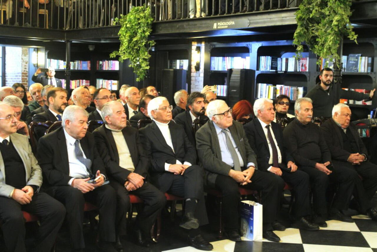 В Баку состоялась презентация новой книги азербайджанского поэта Рустама Бехруди