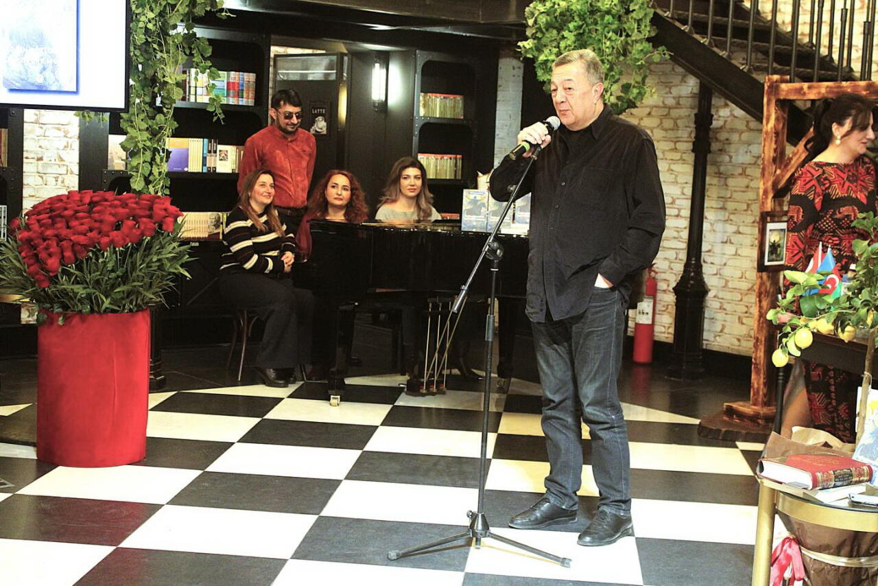 В Баку состоялась презентация новой книги азербайджанского поэта Рустама Бехруди
