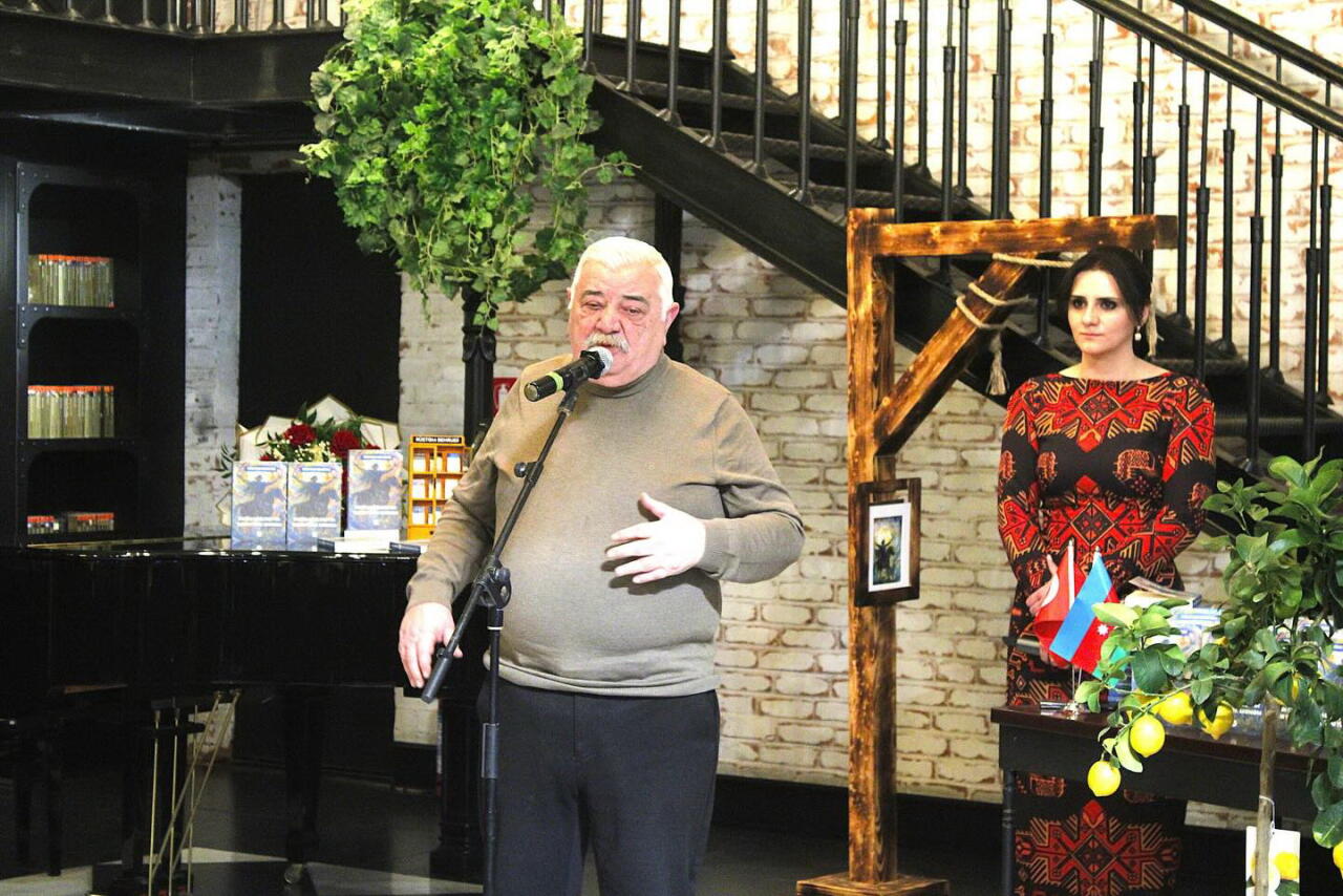 В Баку состоялась презентация новой книги азербайджанского поэта Рустама Бехруди