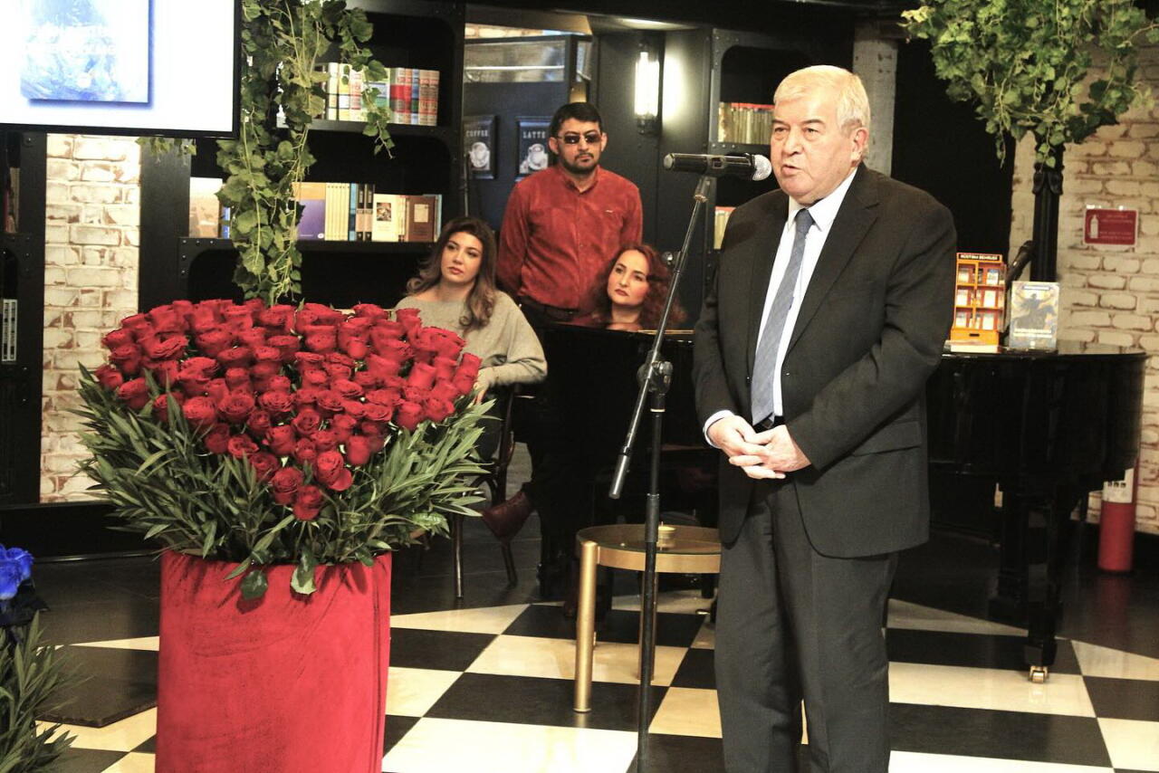 В Баку состоялась презентация новой книги азербайджанского поэта Рустама Бехруди