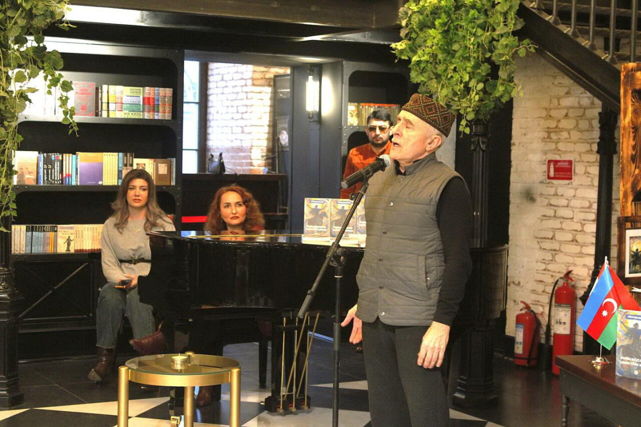 В Баку состоялась презентация новой книги азербайджанского поэта Рустама Бехруди
