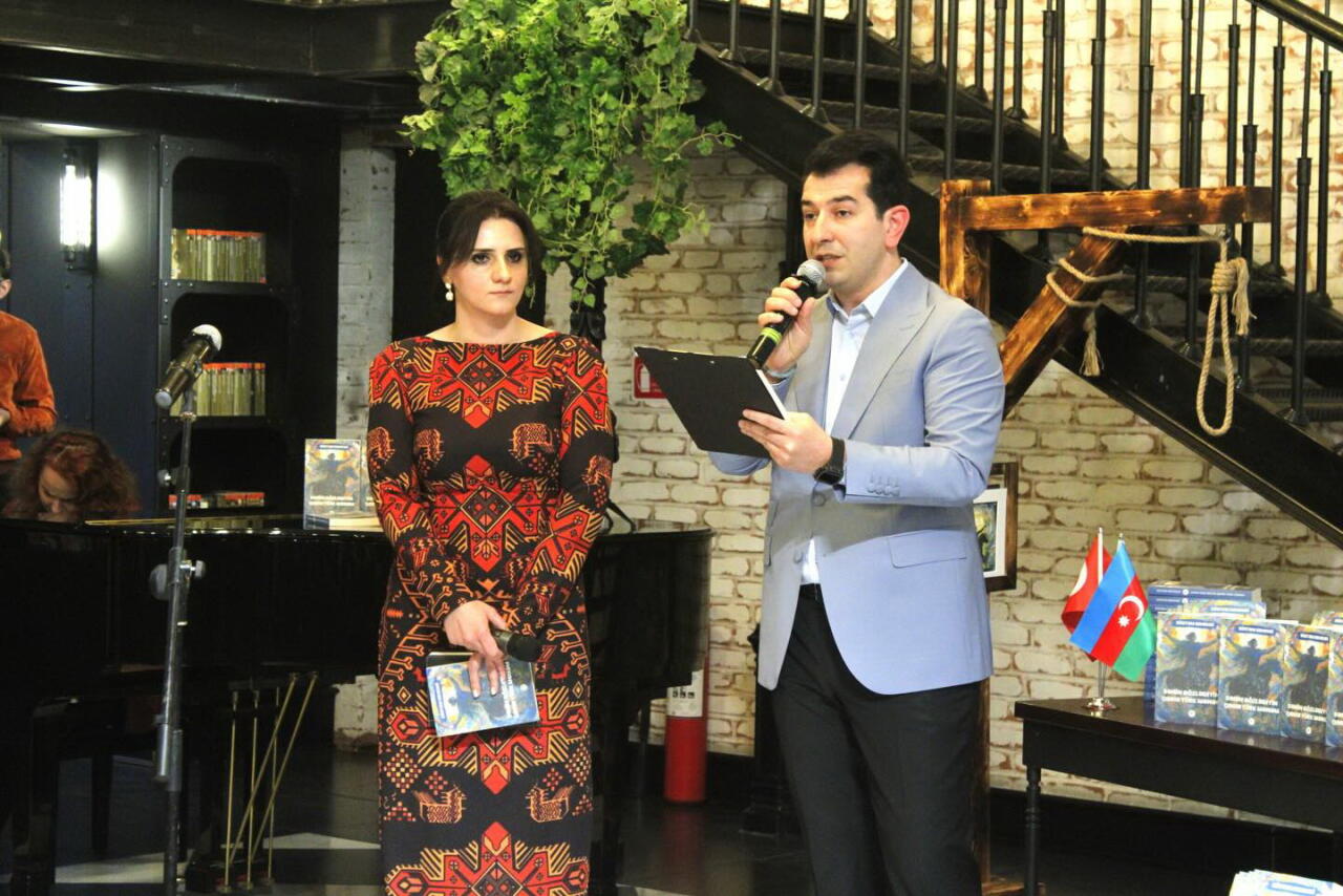 В Баку состоялась презентация новой книги азербайджанского поэта Рустама Бехруди
