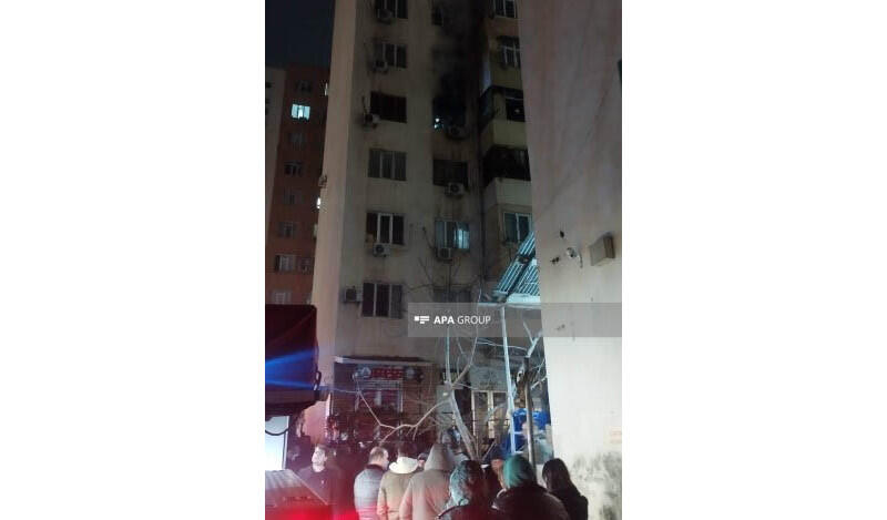 В Баку произошел пожар в многоэтажке