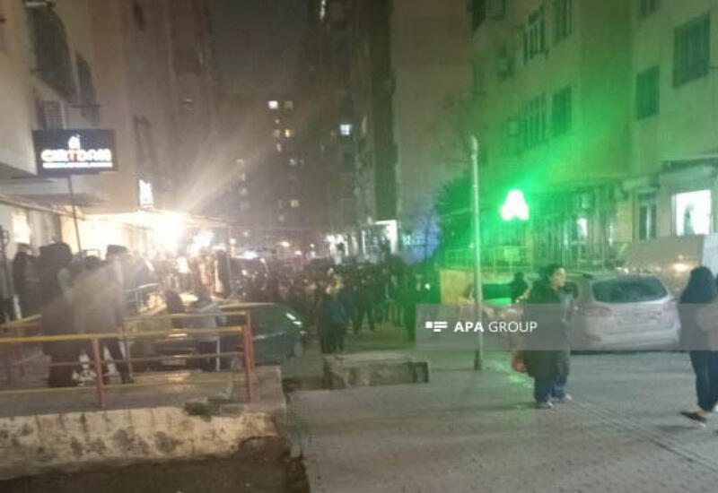 В Баку произошел пожар в многоэтажке