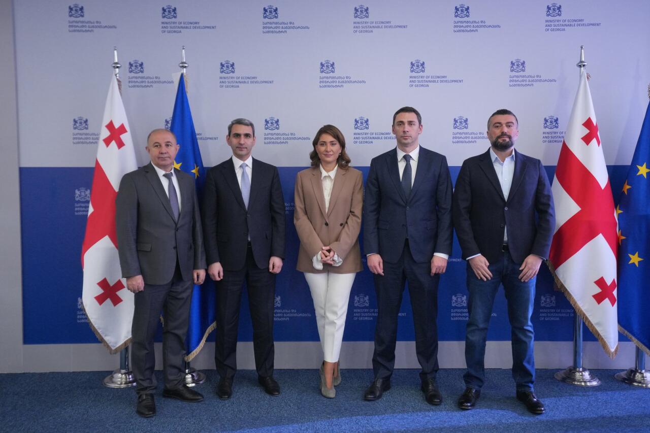 Подписаны договоры по ж/д линии Баку-Тбилиси-Карс