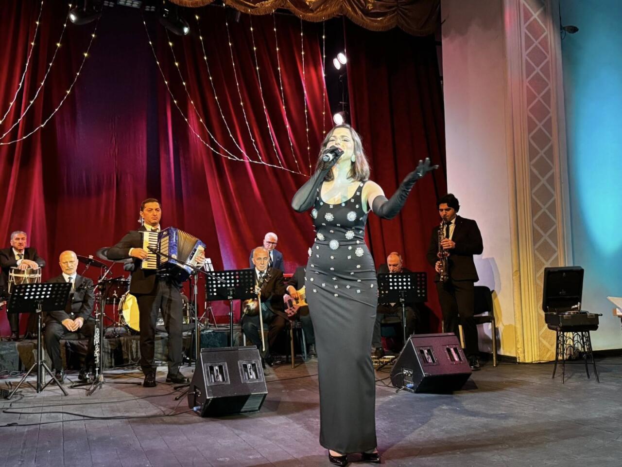 В Театре песни имени Рашида Бейбутова состоялся ретро-вечер «Хиты 80-х»