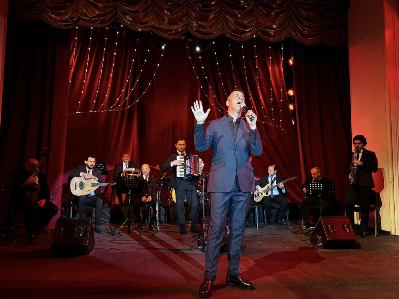В Театре песни имени Рашида Бейбутова состоялся ретро-вечер «Хиты 80-х»