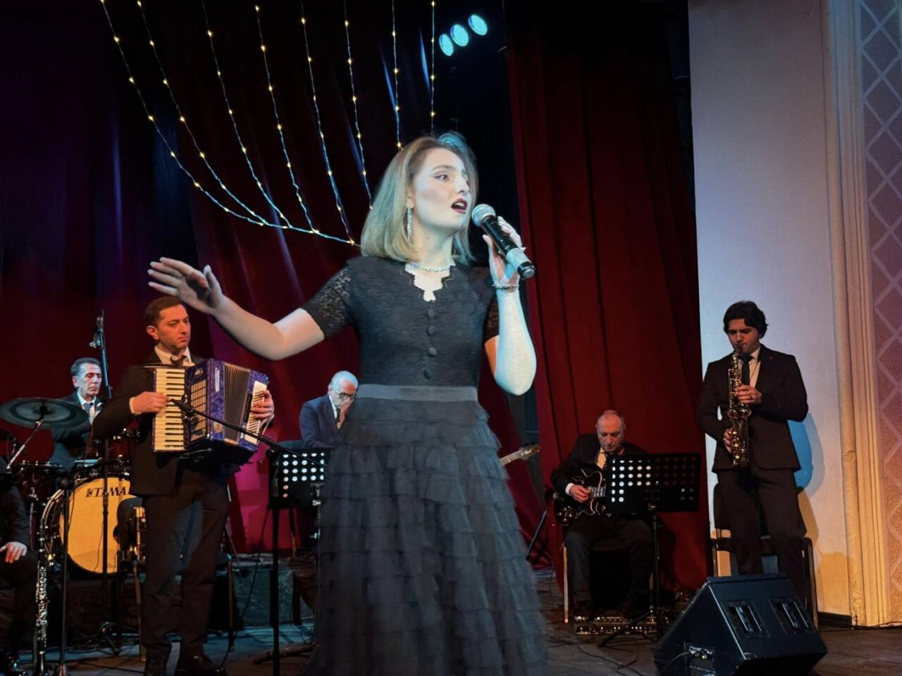 В Театре песни имени Рашида Бейбутова состоялся ретро-вечер «Хиты 80-х»